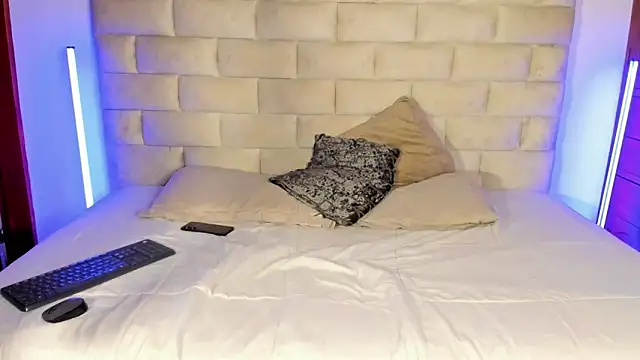 Snapshot of Latrellx7 chatting on 02/05/26, 12:06 Latrellx7 online show from 02/05/26, 12:06