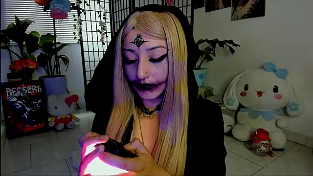 julyana  online show from 11/08/25, 05:27