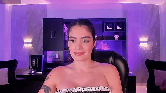 Snapshot of GiaFerrara chatting on 02/18/26, 07:21 GiaFerrara online show from 02/18/26, 07:21