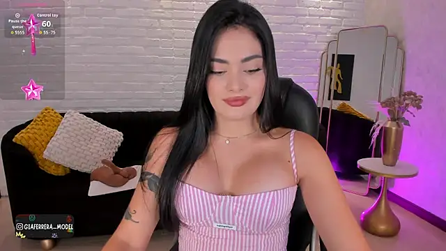 Snapshot of GiaFerrara chatting on 10/16/25, 07:00 GiaFerrara online show from 10/16/25, 07:00