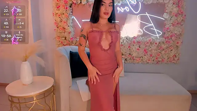 Snapshot of GiaFerrara chatting on 10/31/25, 04:20 GiaFerrara online show from 10/31/25, 04:20