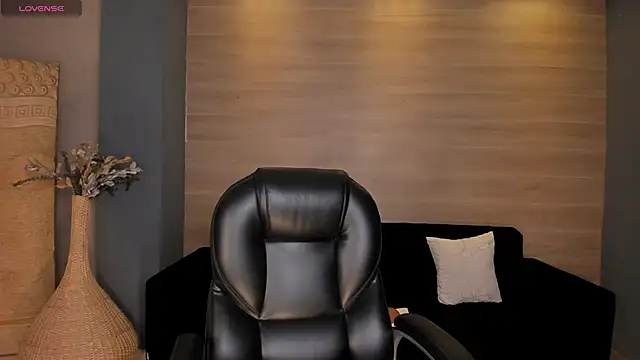 Snapshot of GiaFerrara chatting on 11/11/25, 07:41 GiaFerrara online show from 11/11/25, 07:41