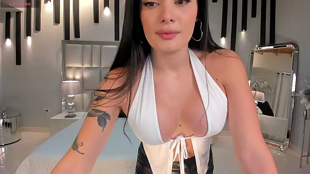 Snapshot of GiaFerrara chatting on 11/23/25, 05:12 GiaFerrara online show from 11/23/25, 05:12