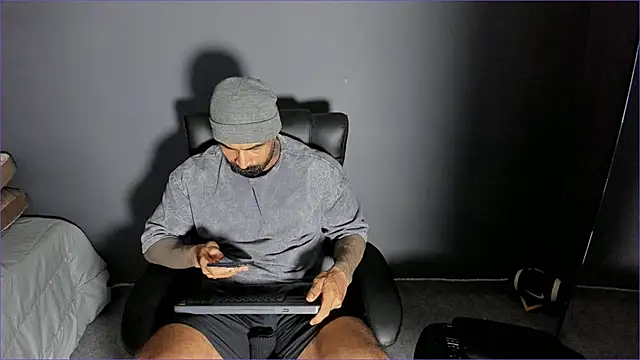 Snapshot of Brock_hurn1 chatting on 06/19/26, 01:11 Brock hurn1 online show from 06/19/26, 01:11