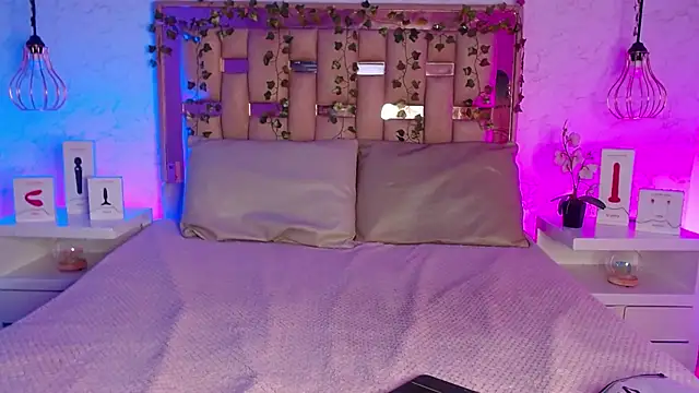 GigiVolkova online show from 03/06/25, 07:43
