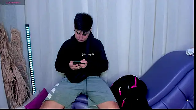 Yourslust  online show from 11/17/25, 07:51