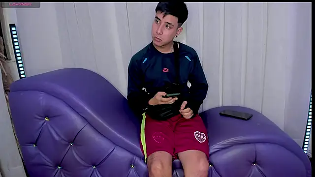 Yourslust  online show from 12/01/25, 01:45