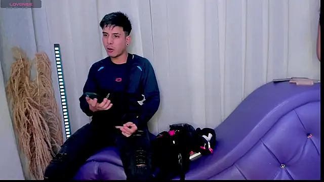 Yourslust  online show from 12/04/25, 08:08