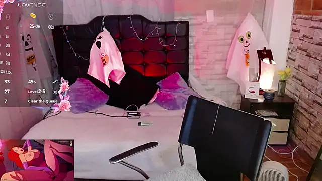 Snapshot of sweet_valery21 chatting on 10/29/25, 03:00 sweet valery21 online show from 10/29/25, 03:00