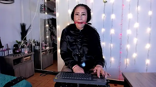 Molenna queenn online show from 02/11/25, 11:12