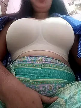 cute-mahek online show from 11/17/25, 10:52