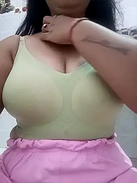 Snapshot of cute-mahek chatting on 10/22/25, 02:49 cute-mahek online show from 10/22/25, 02:49