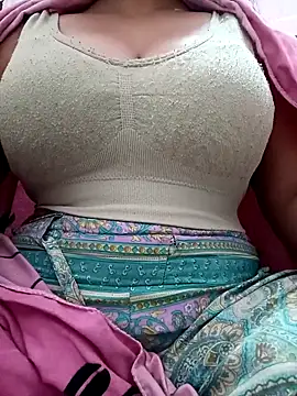 cute-mahek online show from 11/25/25, 12:05