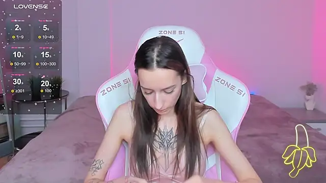 Snapshot of Doris_Scott chatting on 03/13/25, 02:23 Doris Scott online show from 03/13/25, 02:23