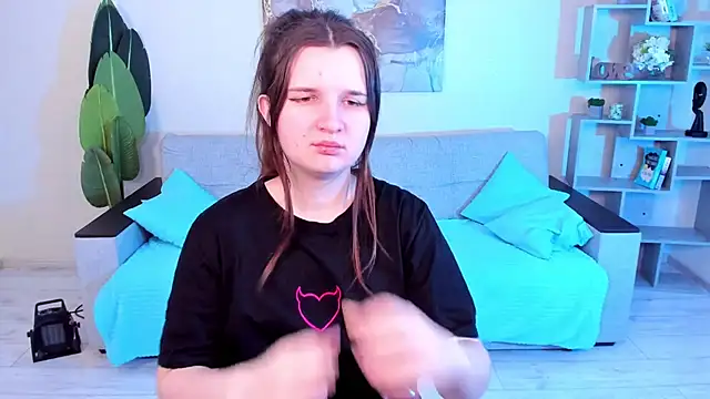 Snapshot of BonneyLove chatting on 03/02/25, 10:23 BonneyLove online show from 03/02/25, 10:23