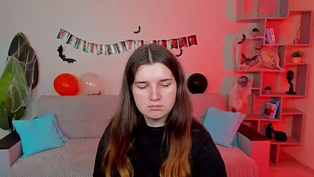 Snapshot of BonneyLove chatting on 10/17/25, 09:38 BonneyLove online show from 10/17/25, 09:38