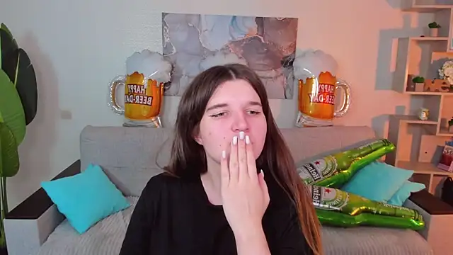 Snapshot of BonneyLove chatting on 10/05/25, 09:38 BonneyLove online show from 10/05/25, 09:38