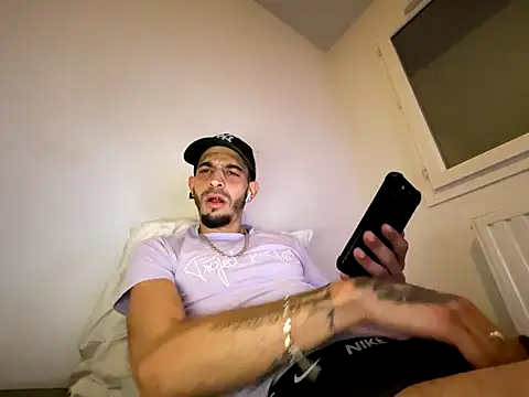 Rebeu313 online show from 12/15/25, 04:57