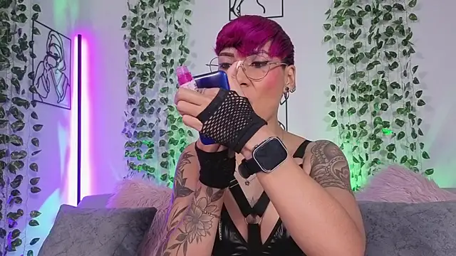 Snapshot of MiaMorgan_ chatting on 04/18/26, 02:41 MiaMorgan online show from 04/18/26, 02:41