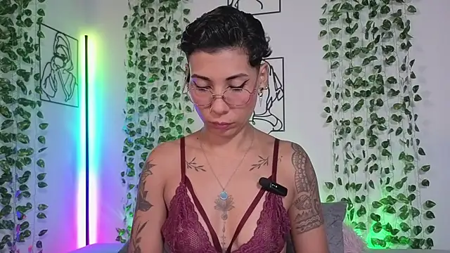Snapshot of MiaMorgan_ chatting on 06/16/26, 03:45 MiaMorgan online show from 06/16/26, 03:45