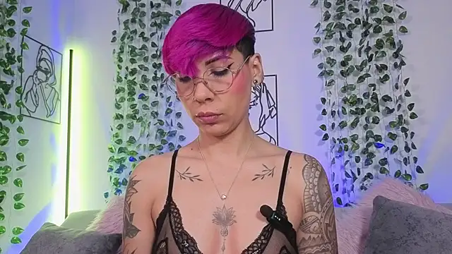 Snapshot of MiaMorgan_ chatting on 04/23/26, 02:08 MiaMorgan online show from 04/23/26, 02:08