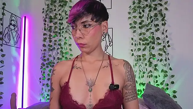 Snapshot of MiaMorgan_ chatting on 06/06/26, 04:12 MiaMorgan online show from 06/06/26, 04:12