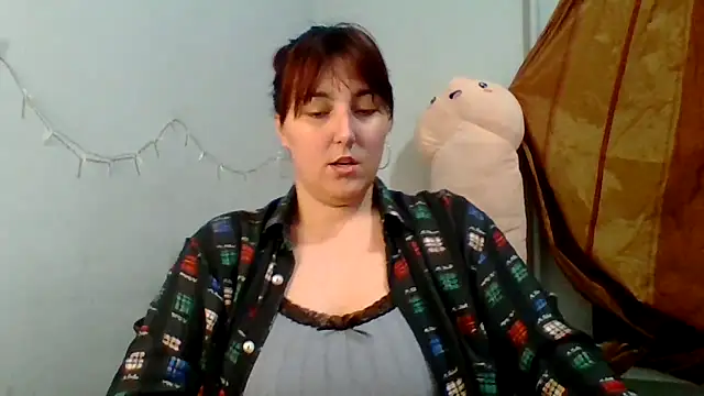 MiaStika online show from 09/28/25, 04:14