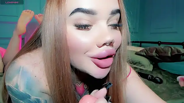 Aira vi online show from 01/01/25, 04:50