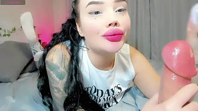 Aira vi online show from 10/13/25, 02:07