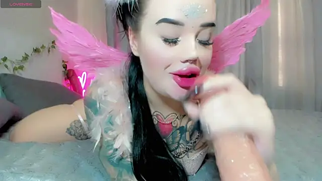 Aira vi online show from 10/31/25, 04:53