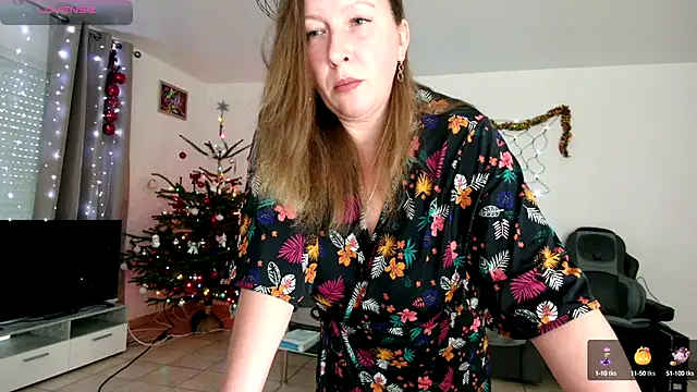 Snapshot of YOUR_ELENA chatting on 12/19/24, 11:29 YOUR ELENA online show from 12/19/24, 11:29