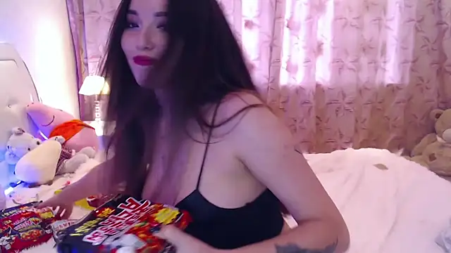 lilianbee online show from 04/14/26, 09:09