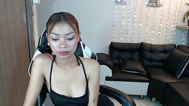 Snapshot of Perla_prg chatting on 02/21/25, 12:49 Perla prg online show from 02/21/25, 12:49