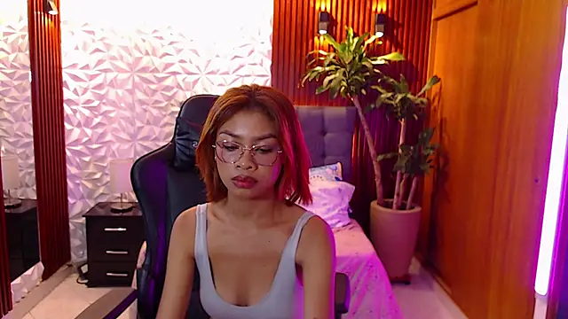Snapshot of Perla_prg chatting on 02/25/25, 05:08 Perla prg online show from 02/25/25, 05:08