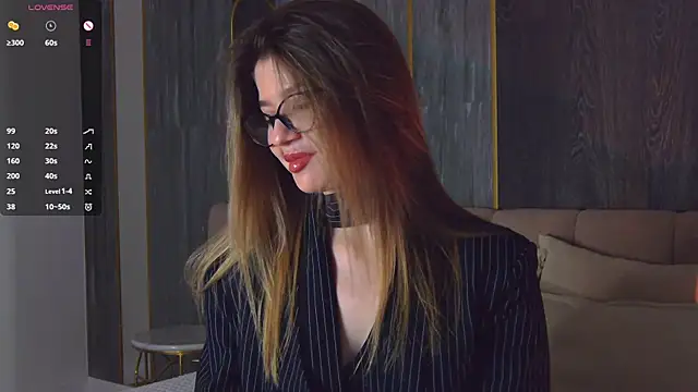 Sara Lewiis online show from 10/06/25, 04:19