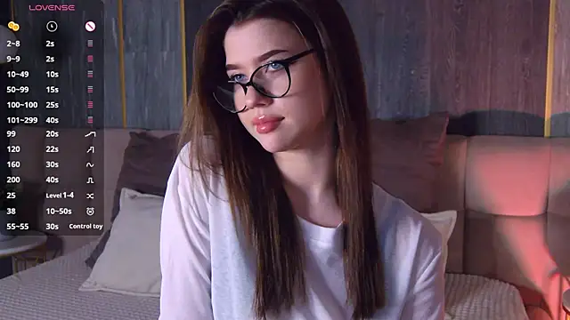 Sara Lewiis online show from 04/13/26, 04:11