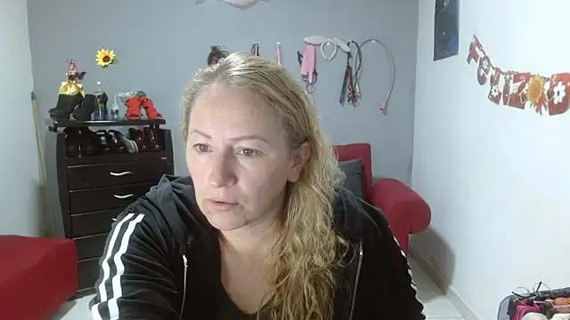 Snapshot of emperabigbootybigass chatting on 03/19/25, 12:23 emperabigbootybigass online show from 03/19/25, 12:23