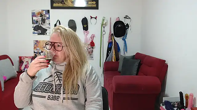 Snapshot of emperabigbootybigass chatting on 10/17/25, 12:18 emperabigbootybigass online show from 10/17/25, 12:18