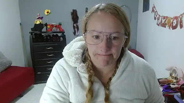 Snapshot of emperabigbootybigass chatting on 03/21/25, 12:17 emperabigbootybigass online show from 03/21/25, 12:17