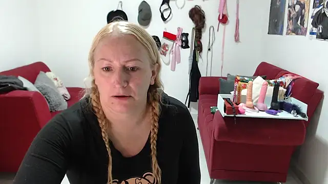 Snapshot of emperabigbootybigass chatting on 12/18/25, 12:20 emperabigbootybigass online show from 12/18/25, 12:20