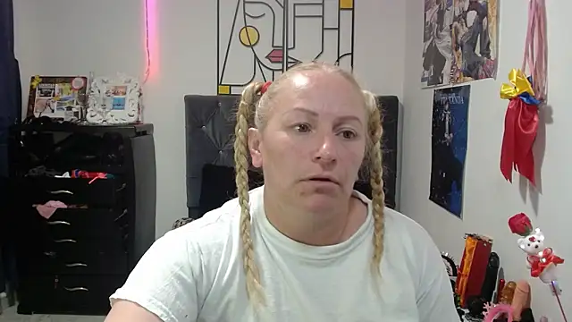 emperabigbootybigass online show from 05/11/26, 04:04