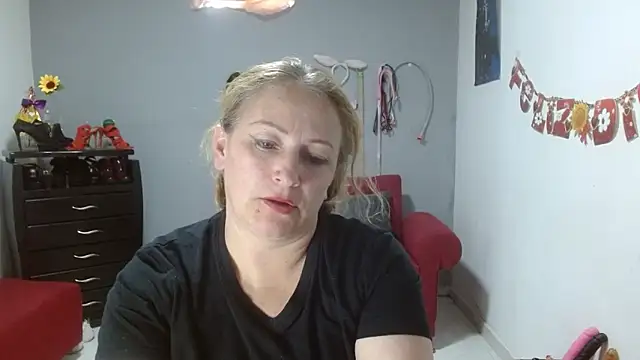 Snapshot of emperabigbootybigass chatting on 03/12/25, 09:24 emperabigbootybigass online show from 03/12/25, 09:24
