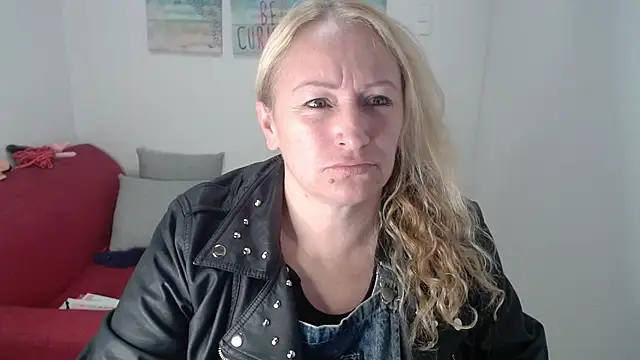 emperabigbootybigass online show from 04/20/26, 01:03