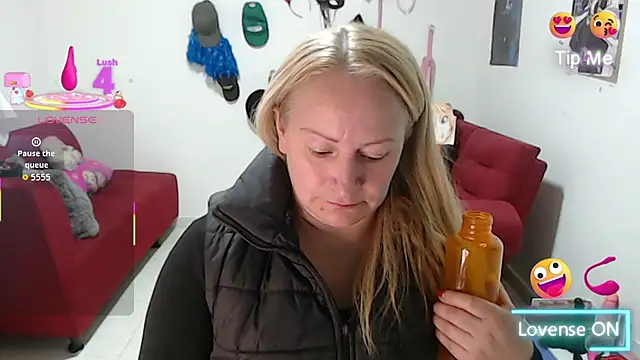 Snapshot of emperabigbootybigass chatting on 11/20/25, 12:06 emperabigbootybigass online show from 11/20/25, 12:06