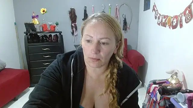 Snapshot of emperabigbootybigass chatting on 03/21/25, 06:29 emperabigbootybigass online show from 03/21/25, 06:29