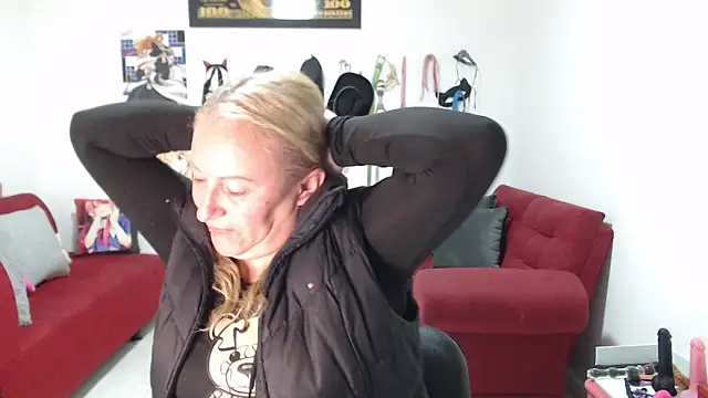 Snapshot of emperabigbootybigass chatting on 10/20/25, 12:17 emperabigbootybigass online show from 10/20/25, 12:17