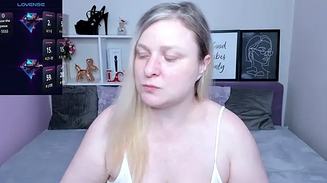 Snapshot of AnnaXCherri chatting on 11/14/25, 03:54 AnnaXCherri online show from 11/14/25, 03:54