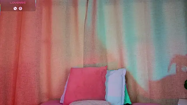 Snapshot of mia_bonneett chatting on 11/09/25, 03:27 mia bonneett online show from 11/09/25, 03:27