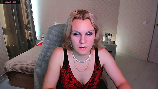 Louisa Bay online show from 03/07/25, 11:29