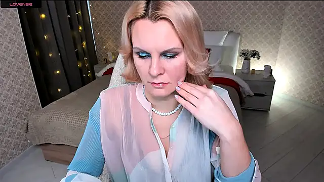 Louisa Bay online show from 01/29/25, 08:18